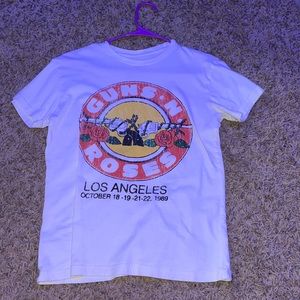 White guns and roses tee
